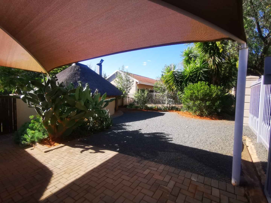 4 Bedroom Property for Sale in Langenhovenpark Free State